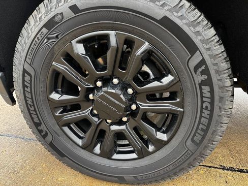 Used 2021 GMC Sierra 2500 Denali w/ Denali Black Diamond Edition image 12