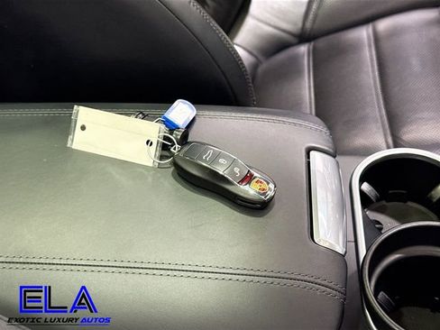 Used 2016 Porsche Cayenne Turbo image 34