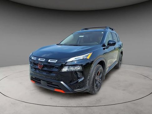 Certified 2026 Nissan Rogue SV AWD/4WD image 2