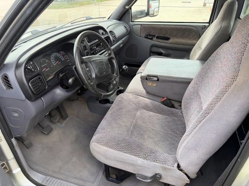 Used 2002 Dodge Ram 3500 Truck 2WD Regular Cab image 2