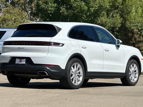 Used 2024 Porsche Cayenne AWD/4WD image 4