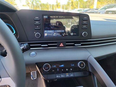 New 2025 Hyundai Elantra Sport image 17