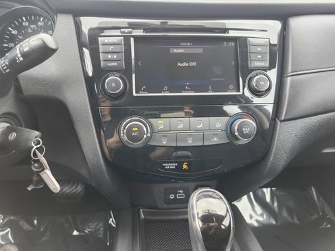 Used 2018 Nissan Rogue S FWD image 27