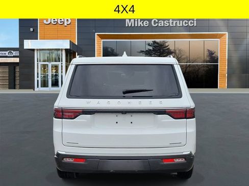 Certified 2022 Jeep Wagoneer Series III w/ Flexible Seating Group AWD/4WD image 5