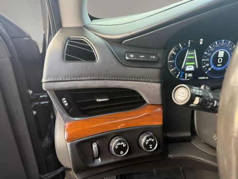 Used 2019 Cadillac Escalade ESV Luxury image 15