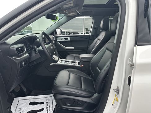Used 2024 Ford Explorer XLT w/ Equipment Group 202A AWD/4WD image 5