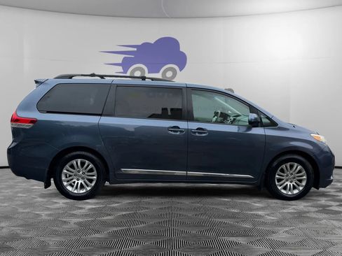 Used 2013 Toyota Sienna XLE FWD image 6