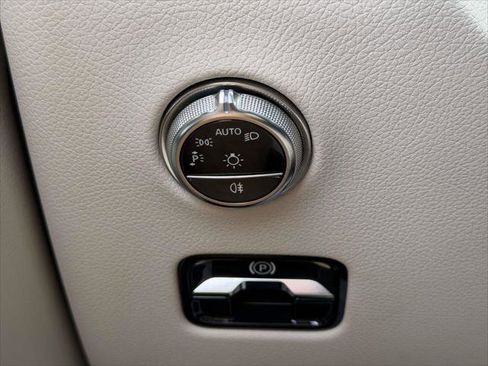 Used 2025 Mercedes-Benz GLC 350e 4MATIC image 21