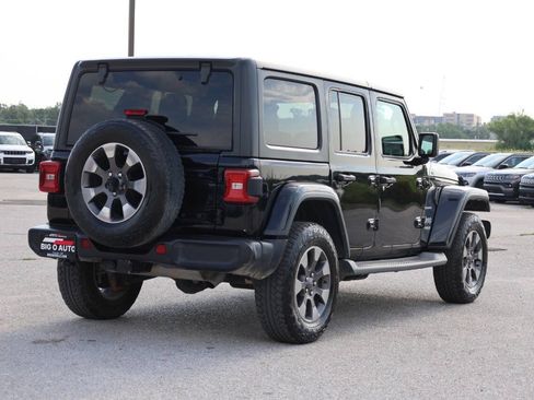 Used 2018 Jeep Wrangler Unlimited Sahara AWD/4WD image 9
