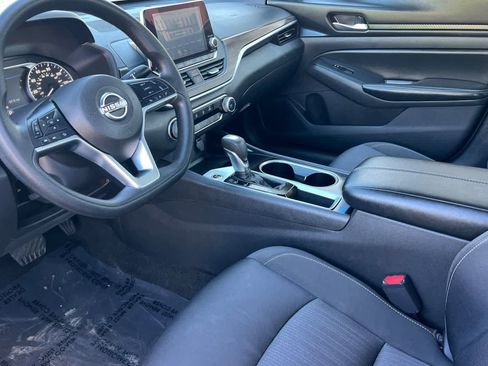Used 2024 Nissan Altima 2.5 SV FWD image 12