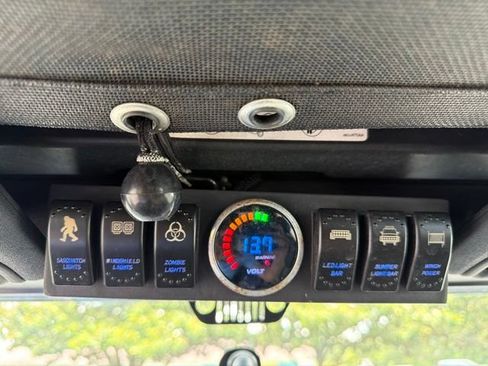 Used 2017 Jeep Wrangler Unlimited Sport w/ Connectivity Group AWD/4WD image 23