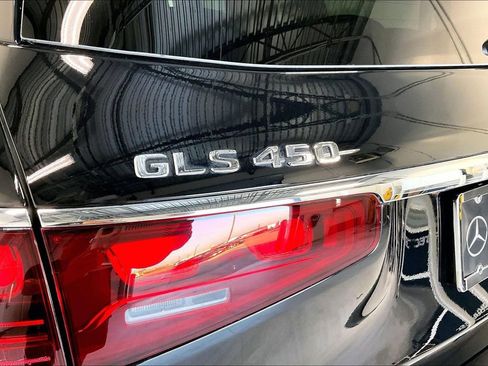 Used 2026 Mercedes-Benz GLS 450 4MATIC image 9