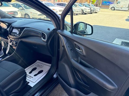 Used 2018 Chevrolet Trax LS FWD image 17