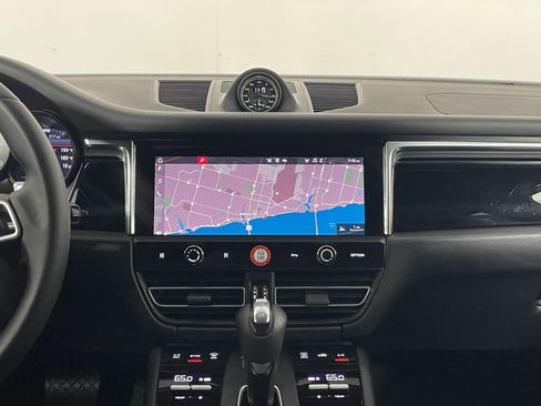 Certified 2025 Porsche Macan S AWD/4WD image 19