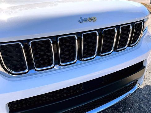 Used 2024 Jeep Grand Cherokee L Limited image 30