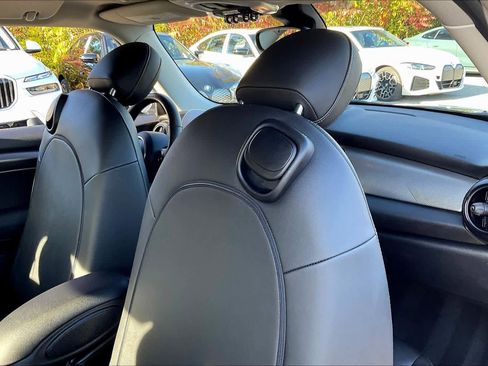 Used 2023 MINI Cooper 2-Door Hardtop image 20