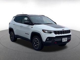 Used 2025 Jeep Compass Trailhawk video 2