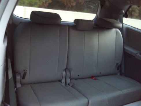 Used 2017 Toyota Sienna XLE w/ XLE Navigation Package FWD image 12