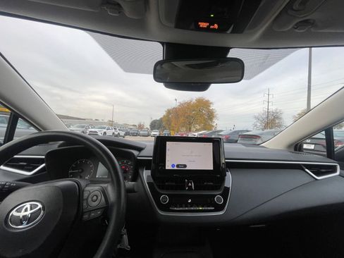 Used 2025 Toyota Corolla LE image 33