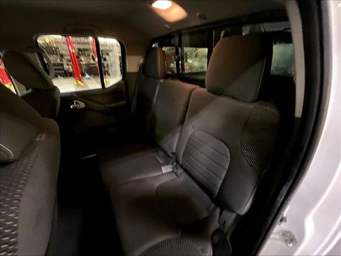 Used 2018 Nissan Frontier PRO-4X image 15