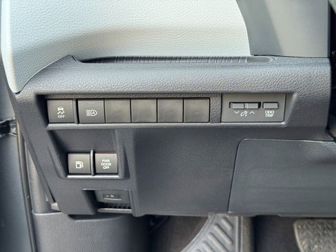 Used 2026 Toyota Sienna LE AWD/4WD image 17