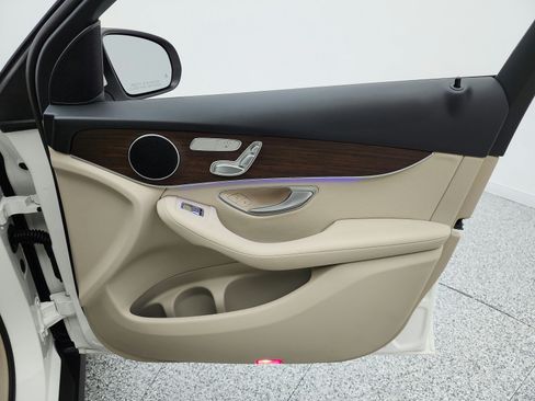 Certified 2022 Mercedes-Benz GLC 300 image 20