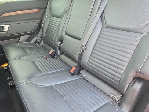 Used 2017 Land Rover Discovery HSE AWD/4WD image 16