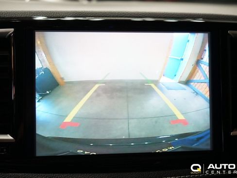 Used 2022 Chrysler Pacifica Touring-L image 32