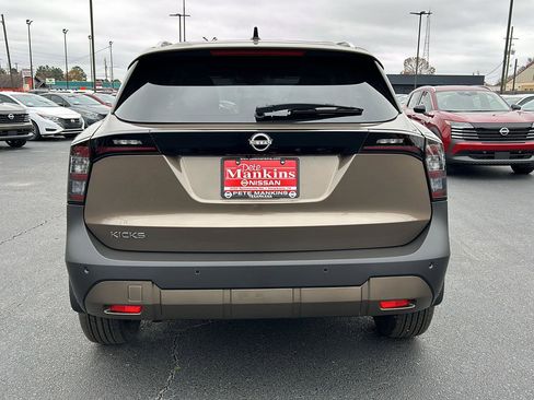 New 2026 Nissan Kicks SV w/ SV Premium Package image 5