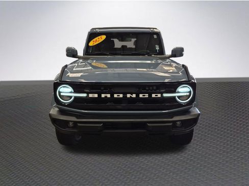 Certified 2025 Ford Bronco Outer Banks AWD/4WD image 3