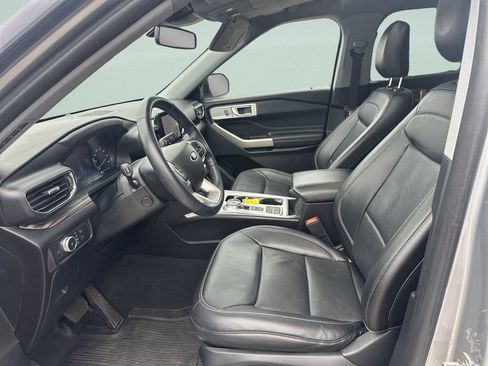Used 2022 Ford Explorer Limited w/ Equipment Group 301A RWD image 10