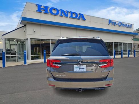 Used 2023 Honda Odyssey Elite image 5