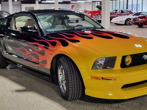 Used 2006 Ford Mustang GT RWD image 25