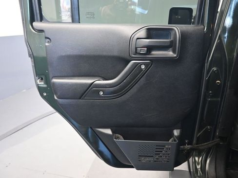 Used 2012 Jeep Wrangler Unlimited Sahara image 22