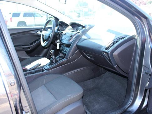 Used 2015 Ford Focus SE FWD image 15