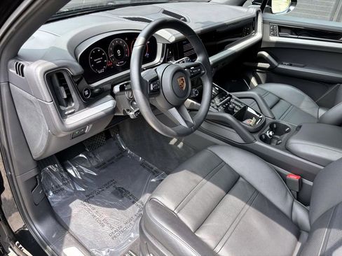 Certified 2024 Porsche Cayenne image 4