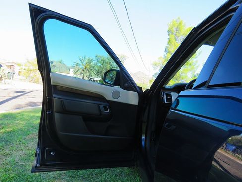 Used 2018 Land Rover Discovery HSE image 23