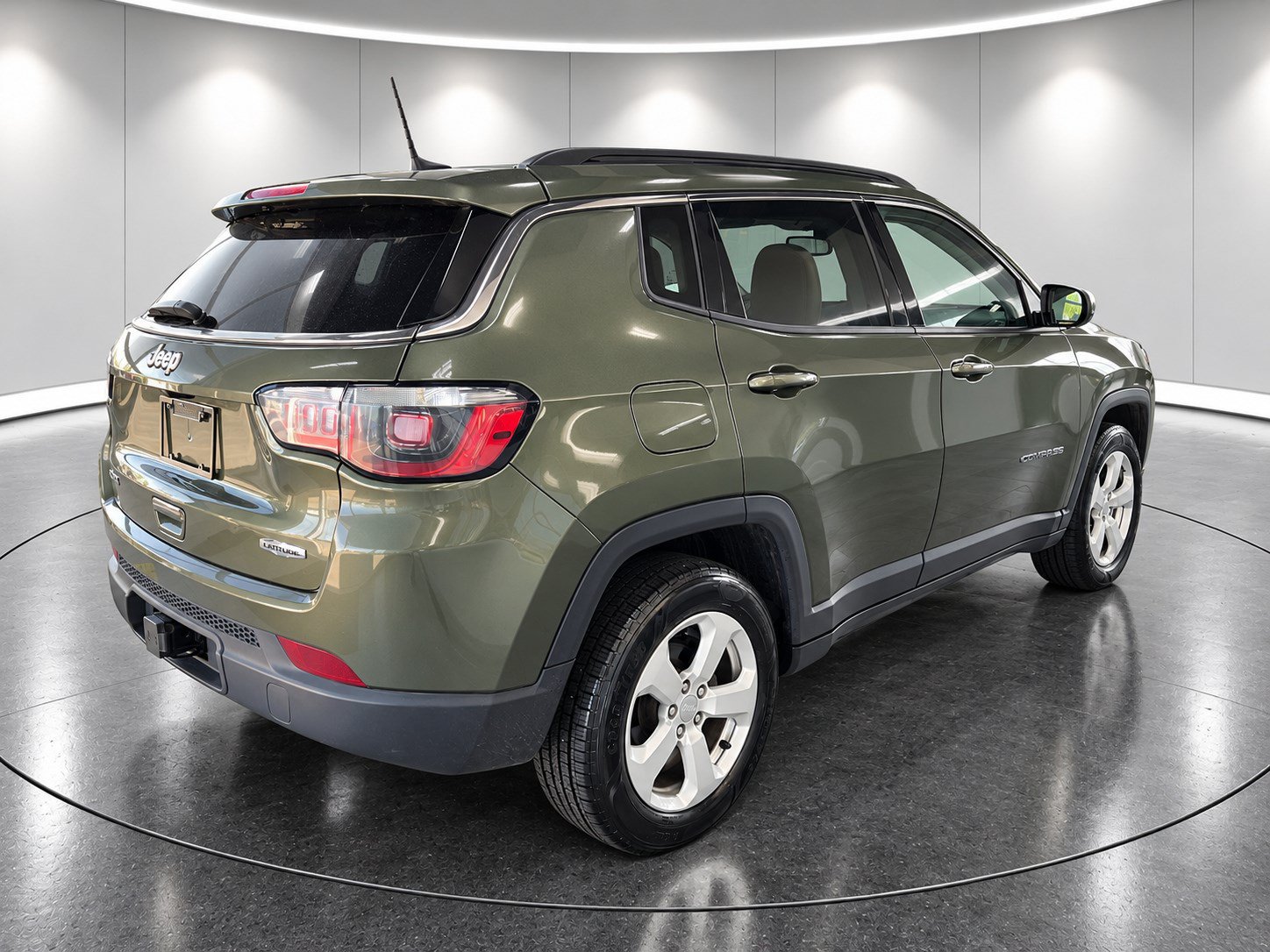 Used 2019 Jeep Compass Latitude w/ Trailer Tow Group AWD/4WD image 4
