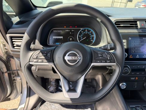 Used 2025 Nissan Leaf S FWD image 11