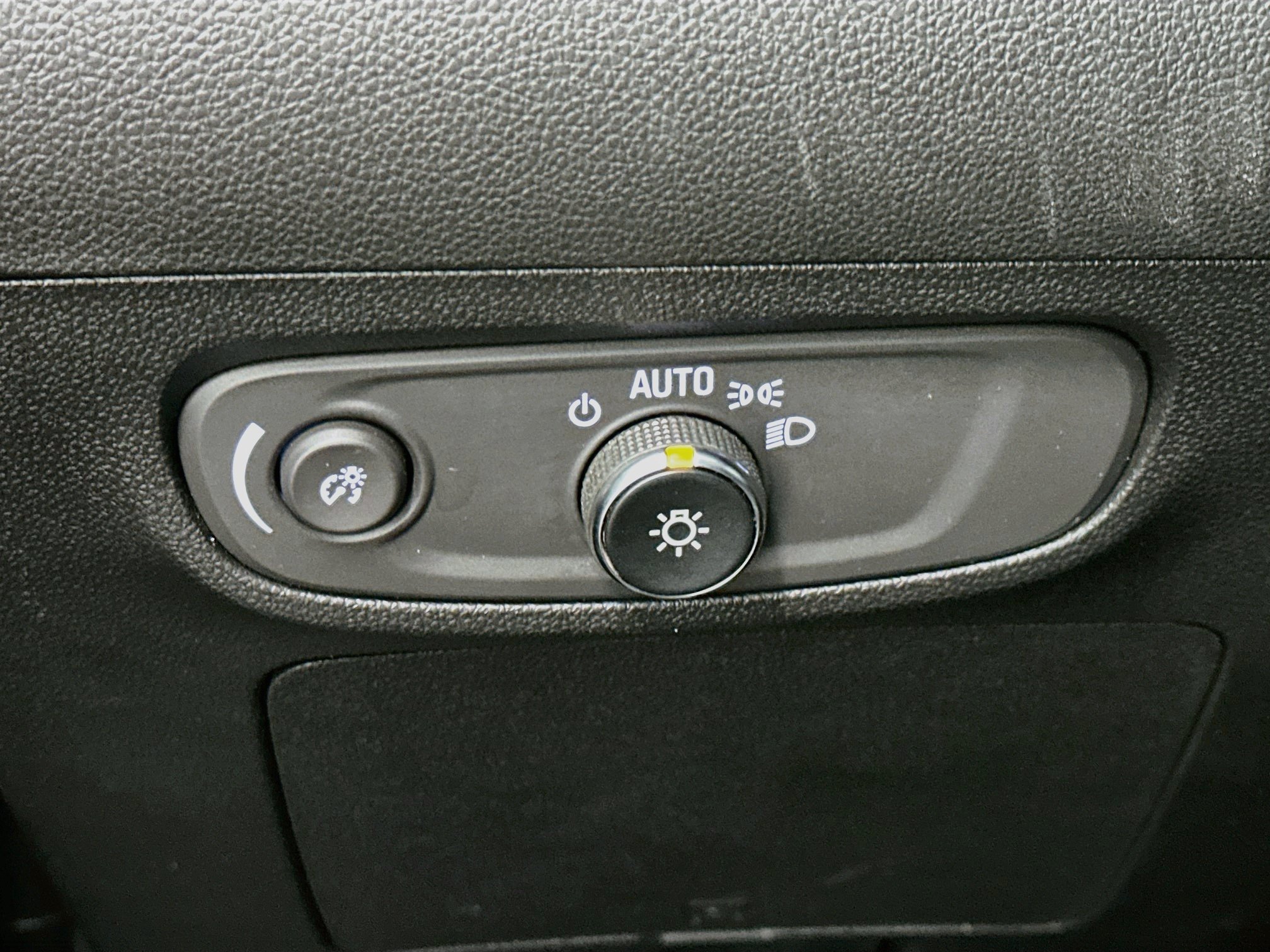 Used 2025 Buick Encore GX Preferred AWD/4WD image 17