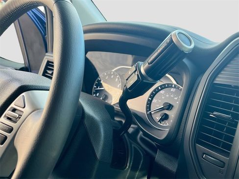 Used 2024 Nissan Titan SV w/ SV Convenience Package image 16