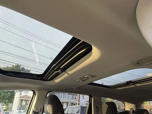 Used 2011 Chevrolet Traverse LT w/ Personal Connectivity Package AWD/4WD image 28