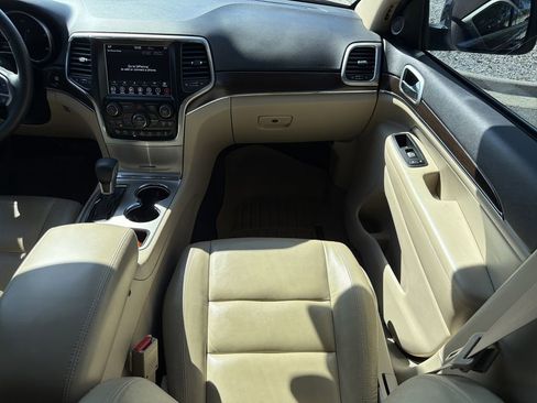Used 2018 Jeep Grand Cherokee Limited image 17
