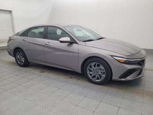 Used 2024 Hyundai Elantra SEL image 11