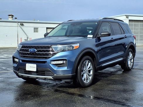 Used 2020 Ford Explorer XLT w/ Equipment Group 202A image 2