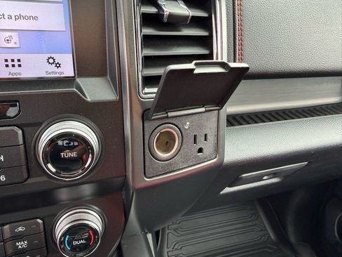 Used 2019 Ford F150 Lariat w/ Equipment Group 502A Luxury AWD/4WD image 24