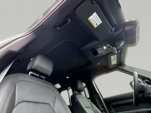 Used 2025 Land Rover Defender 110 S image 27