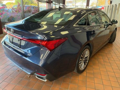 Used 2019 Toyota Avalon Limited image 8