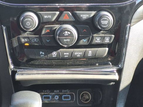 Used 2019 Jeep Grand Cherokee Altitude AWD/4WD image 33