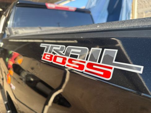 Used 2021 Chevrolet Silverado 1500 LT Trail Boss w/ LPO, Dark Essentials Package AWD/4WD image 28